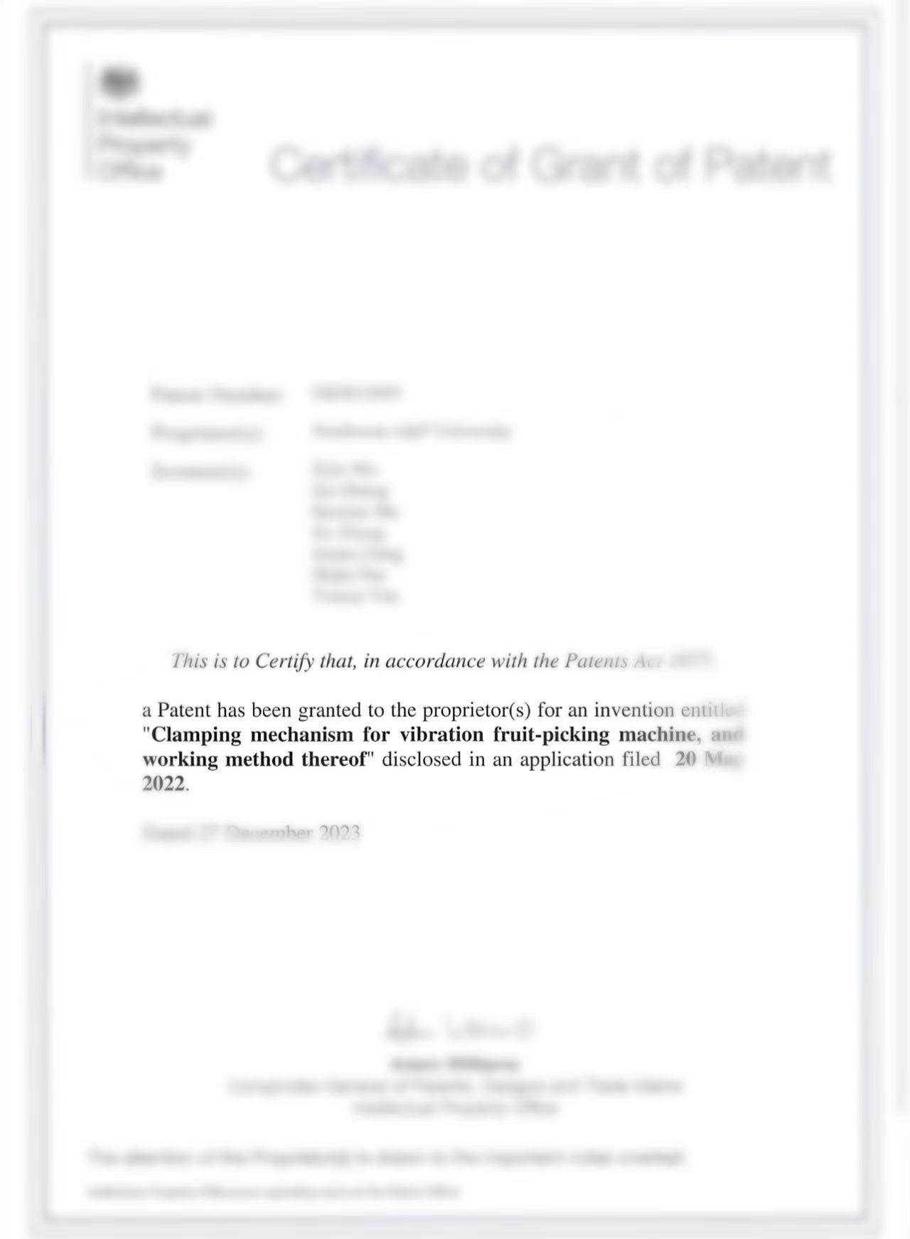 A&nbsp;clamping&nbsp;mechanism&nbsp;for&nbsp;a&nbsp;fruit&nbsp;vibrating&nbsp;picking